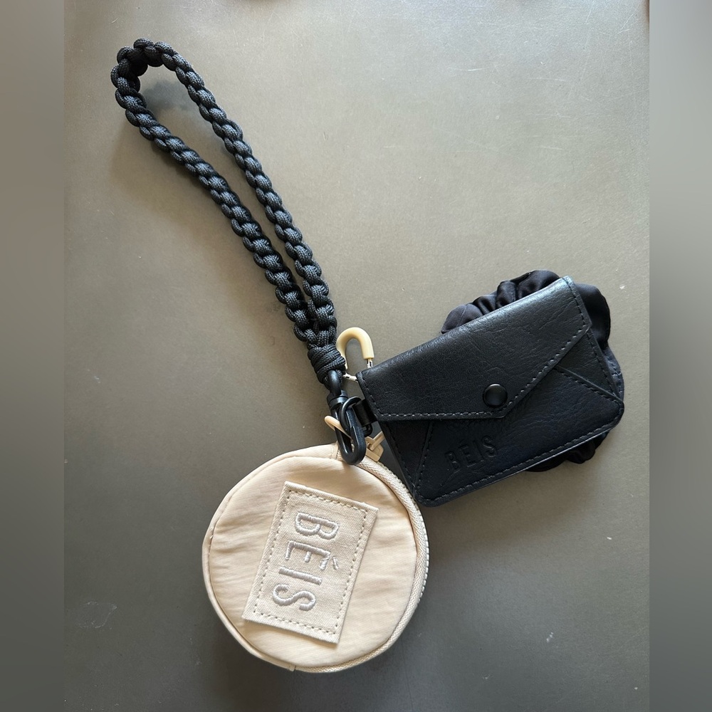 Beis Sport Wristlet Set